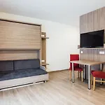 Apartment In Near Lift *