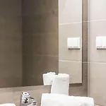 Apartment In Near Lift