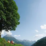 Apartment In Near Lift *